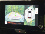 【パノラミックビューモニター】専用のカメラにより、上から見下ろしたような視点で360度クルマの周囲を確認することができます☆死角部分も確認しやすく、狭い場所での切り返しや駐車もスムーズに行えます。