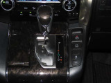 【電動パーキング】ボタンひとつでパーキングON。女性の方や運転に慣れていない方にも安心.