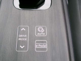 プロパイロットパーキングスイッチになります。カメラで駐車スペースを認識し駐車のサポートをしてくれます。