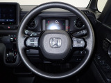 ハンドル左側にはオーディオ操作が出来るオーディオリモートコントロールスイッチ、右側にはHonda SENSINGとオートクルーズコントロールのスイッチを装備!