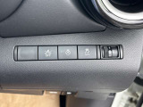 運転席右下のスイッチで各機能の切り替えや操作ができます。