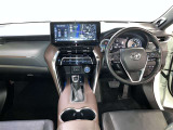 高いホールド性で運転姿勢が安定します。長距離ドライブでも疲れにくいのが魅力です。快適なドライビングライフをお送りください♪