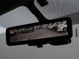 車両後方を映し出します・スマートルームミラー装備です。
