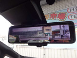 スマートルームミラー画像になります。リアシートに人が乗ってる時やトランクに荷物がたくさん積んでルームミラーが使えないときに便利なオプションです!