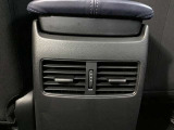 後部座席にもエアコン吹き出し口がしっかり装備されています。