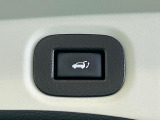 【パワーバックドア】スマートキーや運転席のボタンを押すだけでリアゲートが自動で開閉します!荷物を持っている時や、高い位置にあるバックドアを閉める際に便利な機能です♪