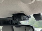 ドライブレコーダー付きで前方だけでなく車室内も録画できるので万一のとき記録に残せて安心です。