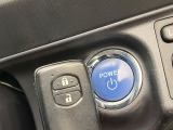 【スマートキー】カバンやポケットに入れたままでもドアの施錠・解錠が可能なスマートキーを装備。エンジンのオン・オフ時もカギを取り出す必要が無いからとっても便利です♪