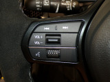 【ステアリングリモコン】ステアリングにオーディオ調節可能なスイッチが装備されていますので運転中でも視線をそらさずにオーディオの調節が可能です!