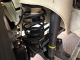 お車を安心してお乗りいただく為には、足回りの定期点検が欠かせません。サービスサポート(有償保証)では無料点検もご提供しており、安心のカーライフをお過ごしいただけるサポート体制が整っています。
