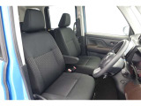 しっかりとしていて上質な座り心地のシートです。 座り心地も良くて長時間の運転も快適ですよ。 肌触りの良いシートが評判です。