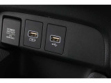 スマートフォンなどの音楽再生が可能なUSB接続ジャック装備車両です♪♪♪