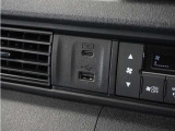 ◆USB接続端子◆スマホやiPodなどを接続して、いつもの音楽を車内でもお楽しみいただけます♪