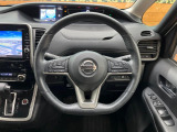 【純正革巻きステアリング】上質な革を使用することで、手にしっかり馴染みとても運転しやすいハンドルです♪
