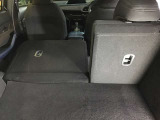 後部座席を倒すとかなりの広さがあり大きな荷物もラクラク積めますよ!