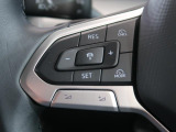 ◆クルーズコントロールにレーダーセンサーを組み合わせ、先行車を測定し設定されたスピードを上限に自動で加減速を行います。一定の車間距離を維持することで、長距離走行でのドライバーの疲労を低減させます。
