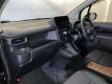 前方の見通しが良いすっきりした視界、誰でも扱いやすく運転できます。疲れにくく安心ドライブを更に快適なものにします!