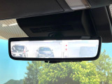 【デジタルインナーミラー】後席の大きな荷物や同乗者で後方が確認しづらい時でも安心!カメラが撮影した車両後方の映像をルームミラー内に表示。クリアな視界で状況の確認が可能です!