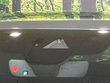 【スマートブレーキサポート】走行中に前方の車両等を認識し、衝突しそうな時は警報とブレーキで衝突回避と被害軽減をアシスト。より安全にドライブをお楽しみいただけます。