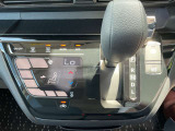 タッチパネルのオートエアコンを装備です。自動で車内の温度調節してくれる便利な装備です。