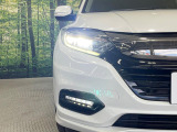 【LEDヘッドライト】悪天候や夜間走行時も良好な視界を確保し安心して運転できる高輝度LEDヘッドライトを装備!点灯速度が早く、消費電力も抑えられています。