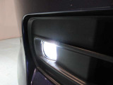 フロントLEDフォグランプです鮮やかな日光色で明るく足元を照らします。