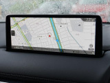 マツダコネクトの10.25インチワイドセンターディスプレイです。『Android Auto』『Apple CarPlay』や独自のコネクテッドサービスに対応したインターフェイスシステムです。