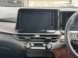 運転席から各種ボタンの操作がしやすいように設計されたデザイン。