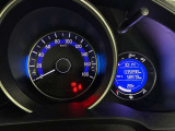 視認性に優れたメーターを採用しており、走行中でも車速や情報が分かりやすく表示されます。運転時の視線移動をむりのない範囲に抑え、快適で安心感のあるドライブをサポートします。