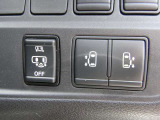 ハンズフリーオートスライドドア〈両側〉(挟み込み防止機構付)は運転席からの開閉も可能です。足だけでも、開く& 閉まる。まるで、魔法のトビラです。お子様の誤操作防止のためのOFFスイッチも付いています。