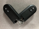 スマートキー機能を有しています!ドアロックの開閉やエンジン始動時にキーをポケットやカバンなどに携帯していればキーを挿さなくてもそのまま手ぶらで可能です!!