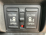 両側電動スライドドア装備!運転席よりボタン一つで開閉可能です。