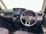 運転席まわりです。 各操作スイッチは使いやすい位置に配置されてます。