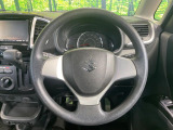 インテリアに合わせたデザインのステアリングは、運転される方のことも考え、運転しやすい形状、大きさです。是非一度、実際に触ってお確かめください。