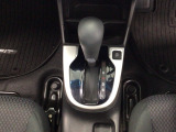 オートマチックシフトレバーは、手になじみ操作しやすい形状で安全運転にもつながります♪