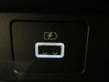 USB充電専用電源ソケットも付いています。モバイル機器などの充電専用