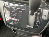 エアコン操作がタッチパネルスイッチにて操作。お掃除時にはサッと拭くだけで簡単お掃除。