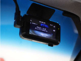 ◆ドライブレコーダー◆映像・音声などを記録する自動車用の装置です。 もしもの事故の際の記録はもちろん、旅行の際の思い出としてドライブの映像を楽しむことができます。※社外品のため、保証対象外