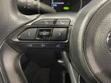 【ステアリングスイッチ】運転中に視線を前に向けたまま画面の操作できます。
