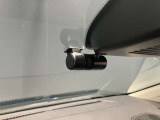 いくら安全運転をしていても、事故に巻き込まれることもあります。万が一の時に証拠として使えるフロント+車室内ドライブレコーダーがついてます♪