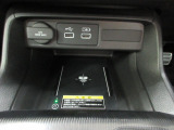 ワイヤレス充電器を装備しています。全車、弊社専門スタッフによる内外装クリーニングを実施しております。綺麗な状態でご納車いたします。
