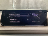 カメラが車線を認識してはみ出しそうになるとステアリングアシストが介入するレーン・キープ・アシストシステムを装備しております。お好みで作動・非作動の設定も可能です。