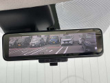 [スマートルームミラー]車両後方をミラーに映し出すため、悪天候の時でも視界は良好♪