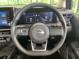 インテリアに合わせたデザインのステアリングは、運転される方のことも考え、運転しやすい形状、大きさです。是非一度、実際に触ってお確かめください。