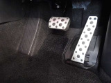 運転席アクセル・ブレーキペダル