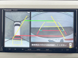 【マルチテレインモニター】車のフロントやサイドのカメラ画像を同時にモニター表示することで、悪路や狭い道を走行時でも周囲の状況確認ができ安心!本格SUVにうれしい装備です♪