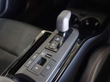 電動パーキングブレーキ・ブレーキホールドを装備してます。ホールド機能は信号待ちが多い一般道で疲労軽減になり、大好評です!