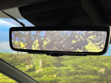 【デジタルインナーミラー】後席の大きな荷物や同乗者で後方が確認しづらい時でも安心!カメラが撮影した車両後方の映像をルームミラー内に表示。クリアな視界で状況の確認が可能です!