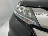 LEDヘッドライトは、点灯の瞬間から最大光量を発揮し、突然暗くなるトンネルなどでの安定感を高めます。