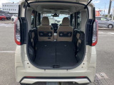 シートをすべて倒すとこんなに広々。たくさん荷物を積めます。これだけのスペースであればかなりの荷物が載せられます☆